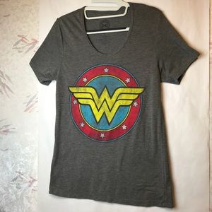 DC COMICS WONDER WOMAN GRAPHIC T-SHIRT SIZE M